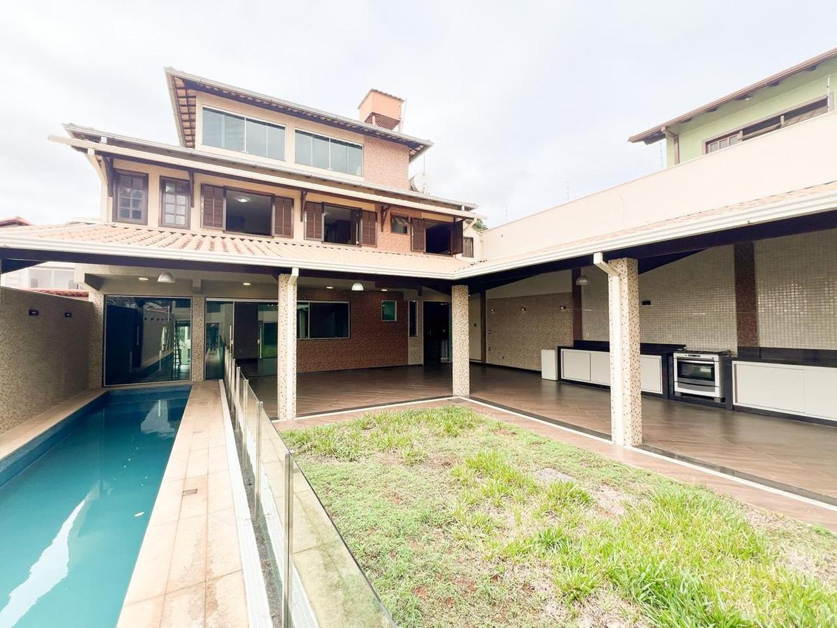 Casa, Trevo, 5 Quartos, 8 Vagas, 1 Suíte