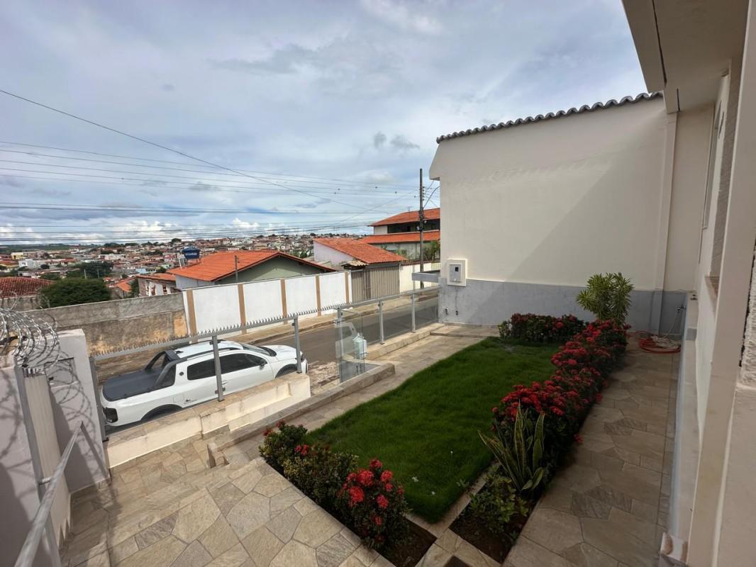 Casa, Centro, 3 Quartos, 2 Vagas, 1 Suíte