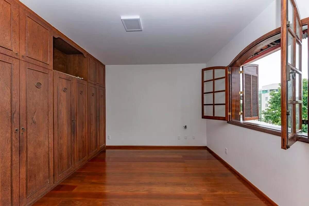 Casa, Palmeiras, 4 Quartos, 8 Vagas, 1 Suíte