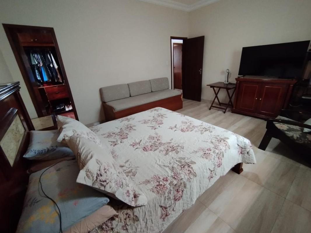 Casa, Castelo, 3 Quartos, 4 Vagas, 1 Suíte