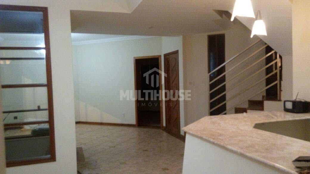 Casa, Centro, 4 Quartos, 5 Vagas, 1 Suíte