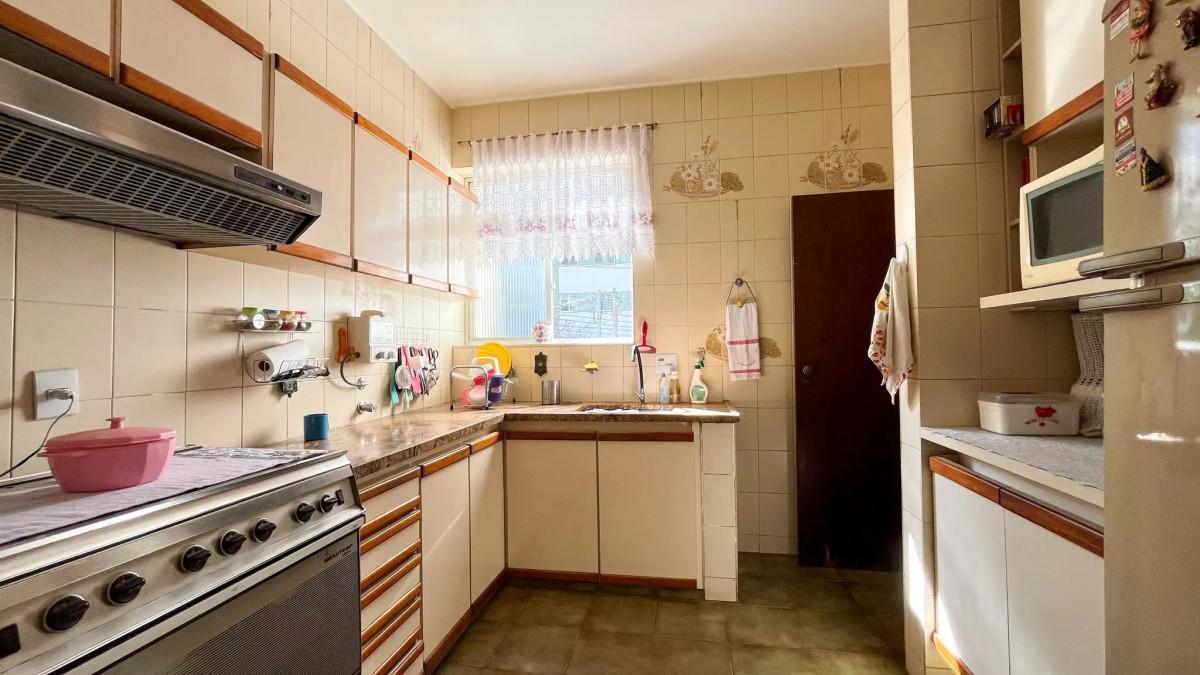 Casa, Luxemburgo, 5 Quartos, 4 Vagas, 2 Suítes