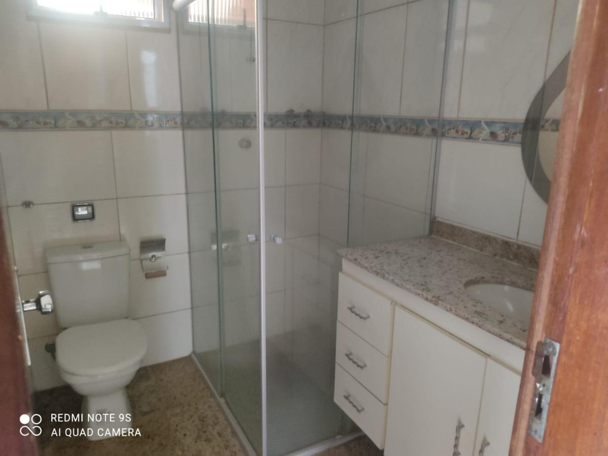 Casa, Santa Cruz, 3 Quartos, 5 Vagas, 1 Suíte