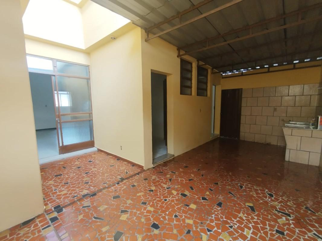 Casa, Cachoeirinha, 4 Quartos, 2 Vagas, 2 Suítes