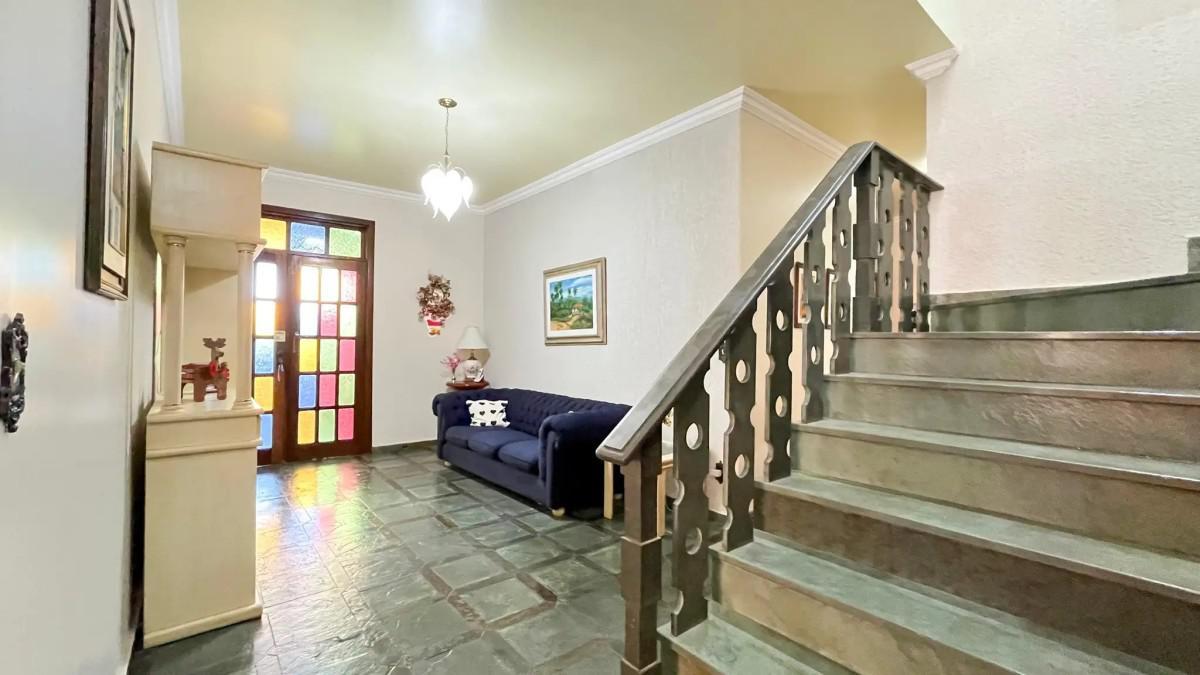 Casa, Luxemburgo, 5 Quartos, 4 Vagas, 2 Suítes