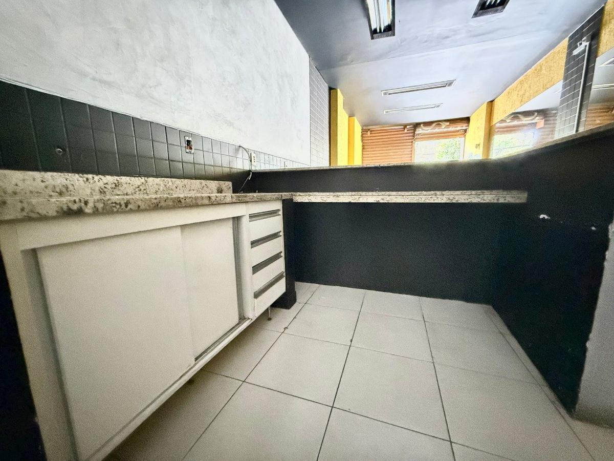 Andar, São José, 0 Quarto, 1 Vaga