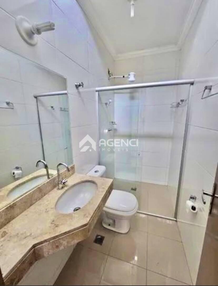 Casa, Cabral, 3 Quartos, 0 Vaga, 1 Suíte