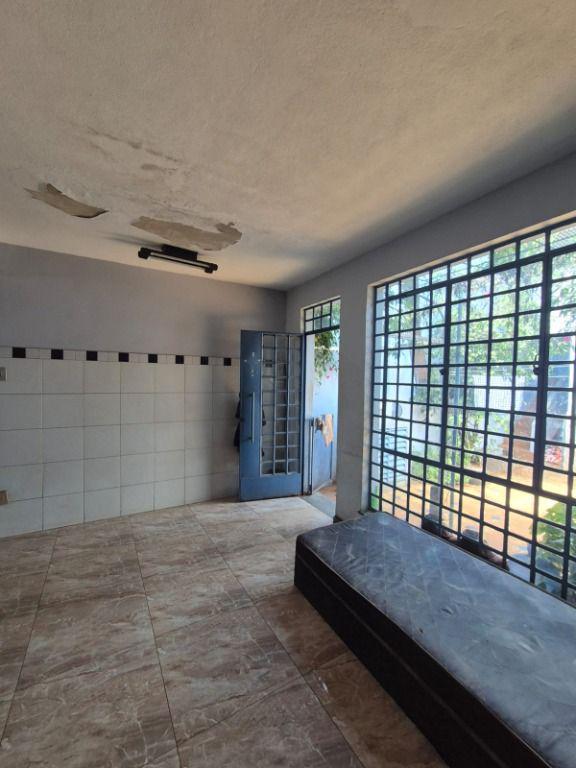 Casa, Centro, 2 Quartos, 0 Vaga