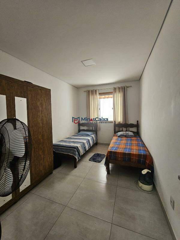 Casa, Quitandinha, 3 Quartos, 2 Vagas, 1 Suíte