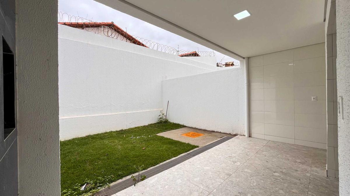 Casa, Santa Branca, 3 Quartos, 2 Vagas, 1 Suíte