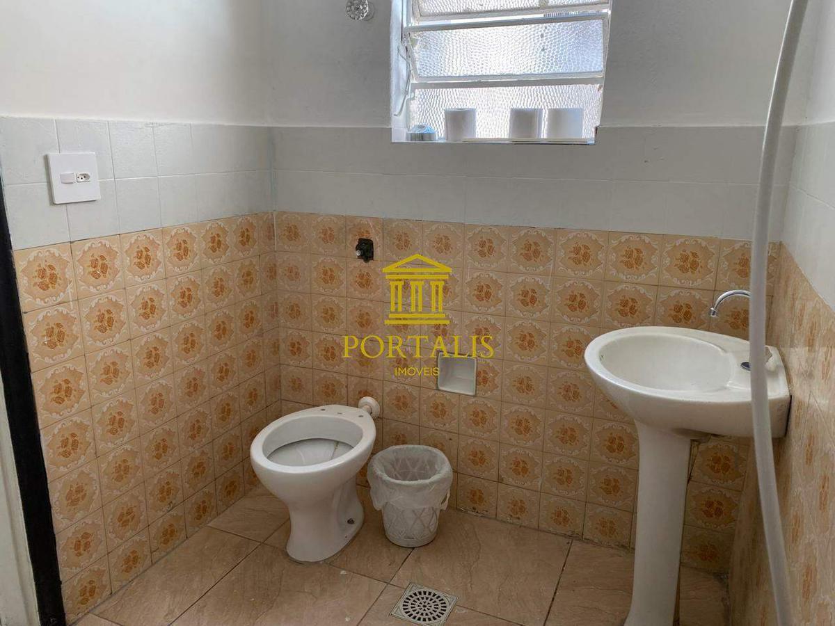 Sala, Centro, 2 Quartos, 0 Vaga