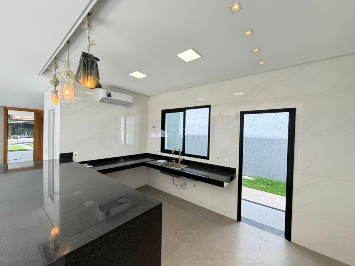 Casa, Trevo, 4 Quartos, 3 Vagas, 3 Suítes