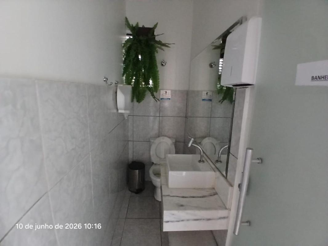 Casa Comercial, Planalto, 8 Quartos, 0 Vaga