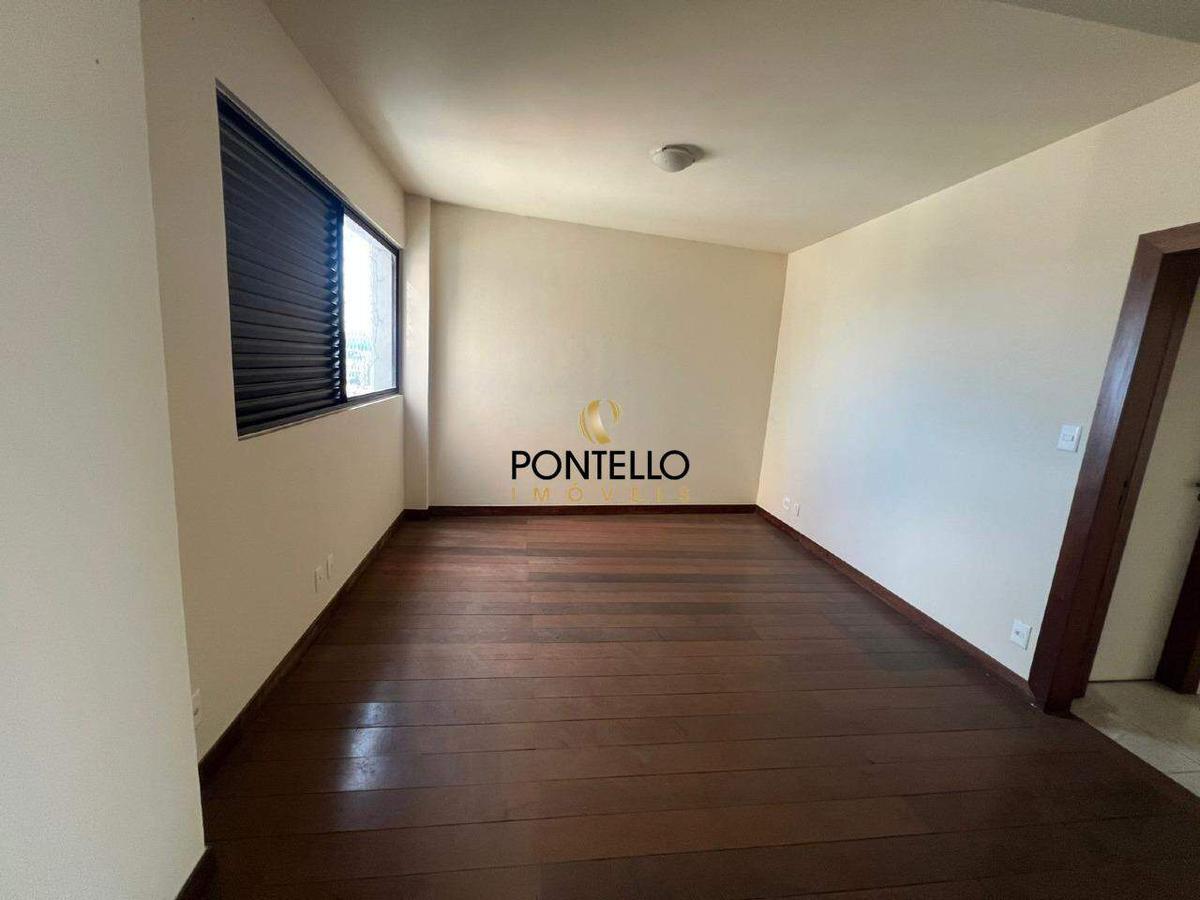 Cobertura, Centro, 4 Quartos, 2 Vagas, 1 Suíte