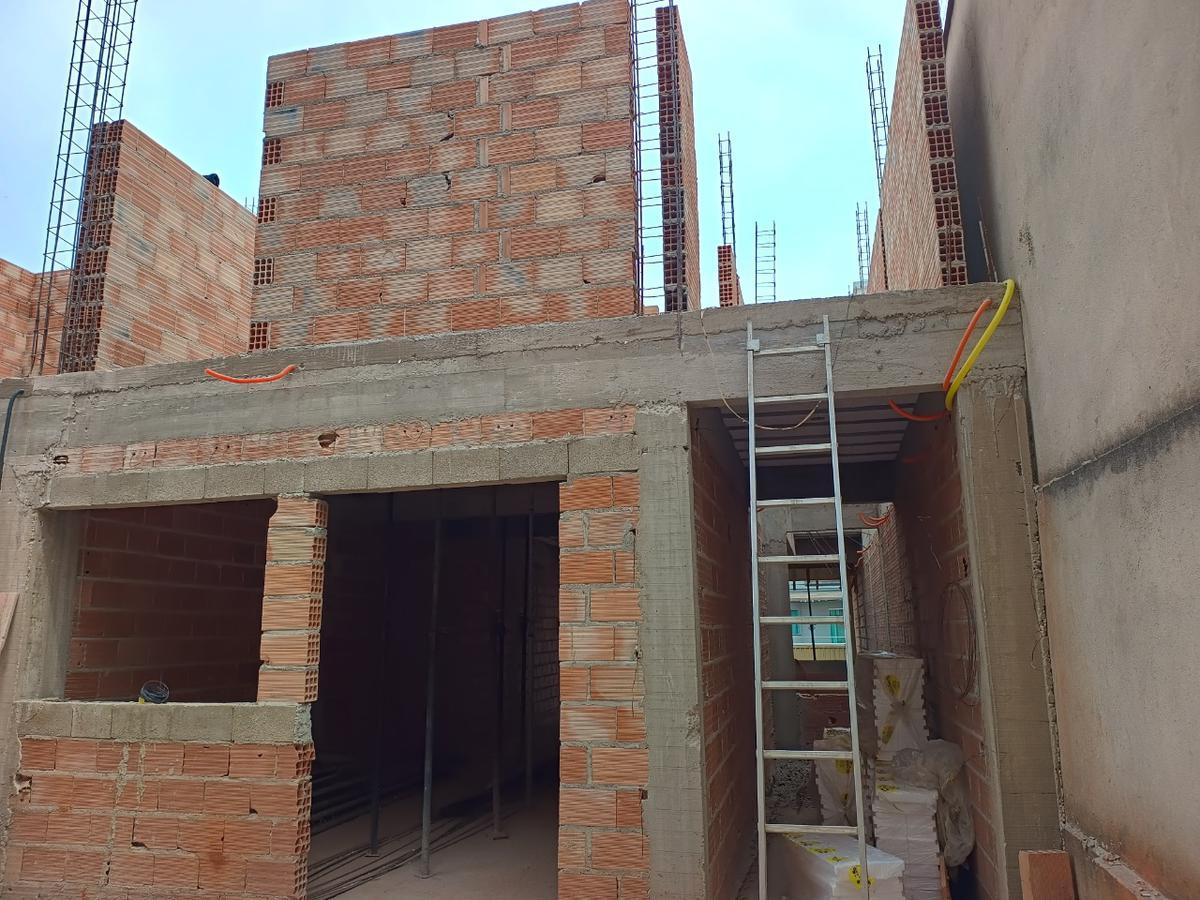 Casa, Europa, 3 Quartos, 2 Vagas, 1 Suíte