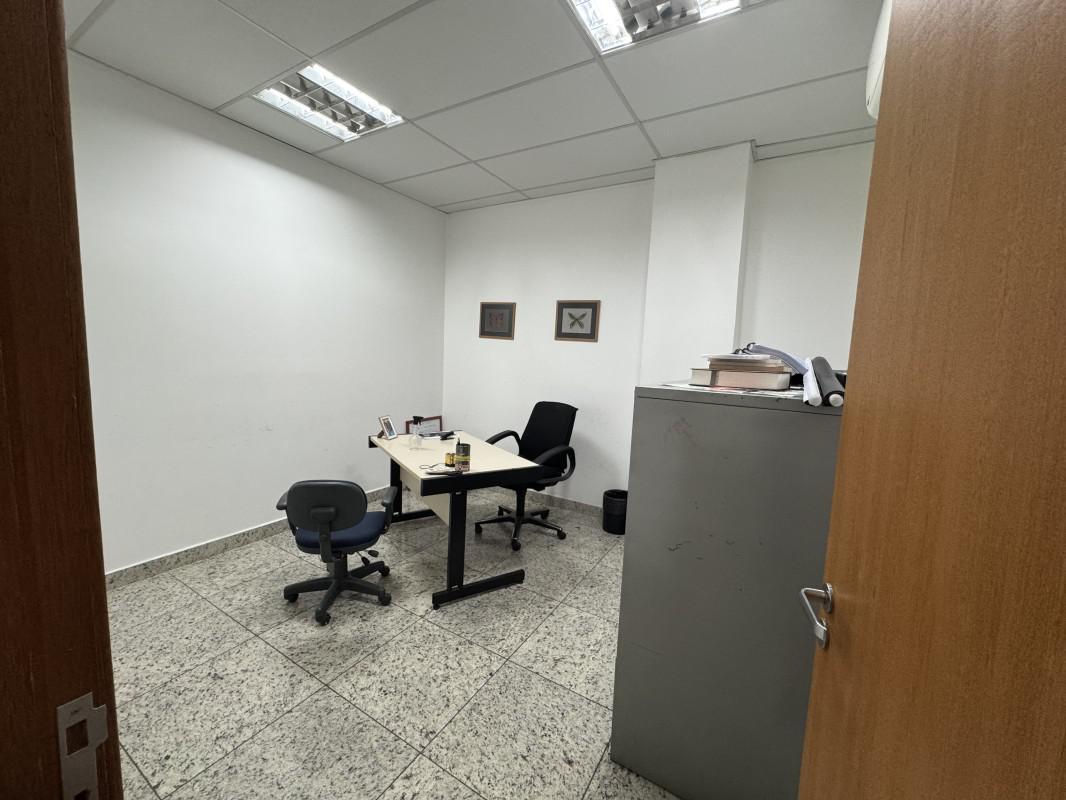 Andar, Centro, 0 Quarto, 5 Vagas