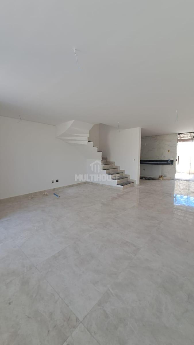 Casa, Santa Branca, 3 Quartos, 4 Vagas, 1 Suíte