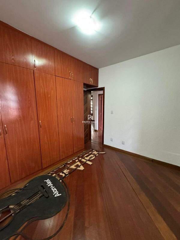 Casa, Castelo, 5 Quartos, 14 Vagas, 1 Suíte