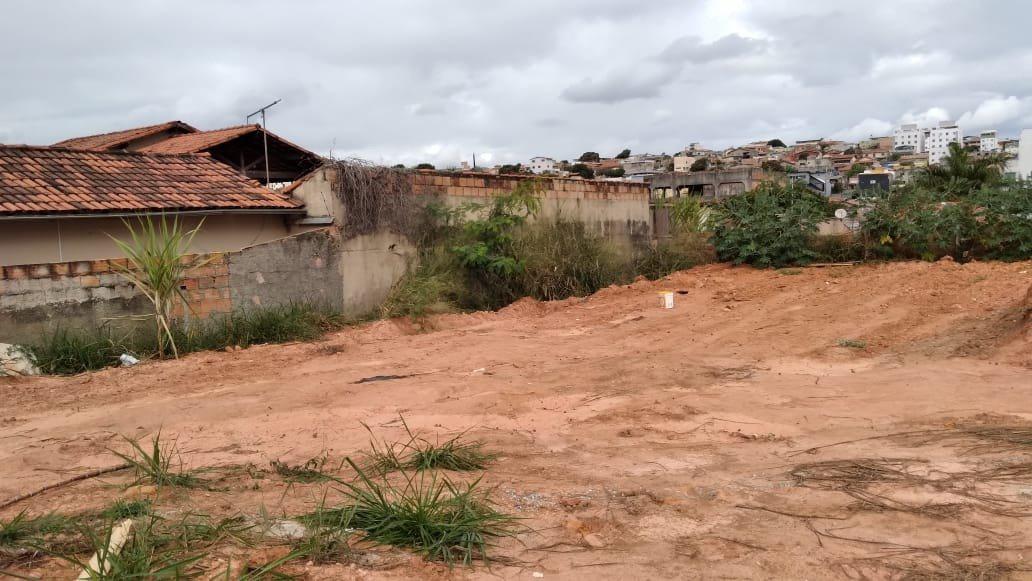 Lote, Vale das Amendoeiras, 0 Quarto, 0 Vaga