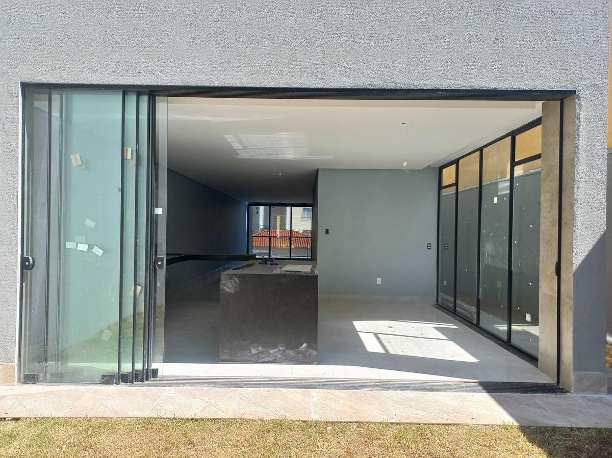 Casa, Fernão Dias, 4 Quartos, 6 Vagas, 1 Suíte