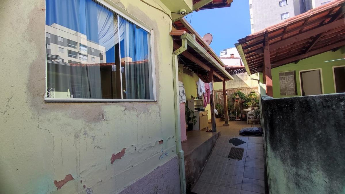 Casa, Liberdade, 6 Quartos, 2 Vagas, 1 Suíte