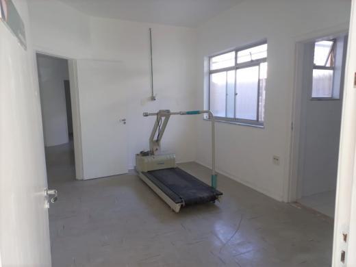Casa Comercial, Prado, 1 Quarto, 2 Vagas