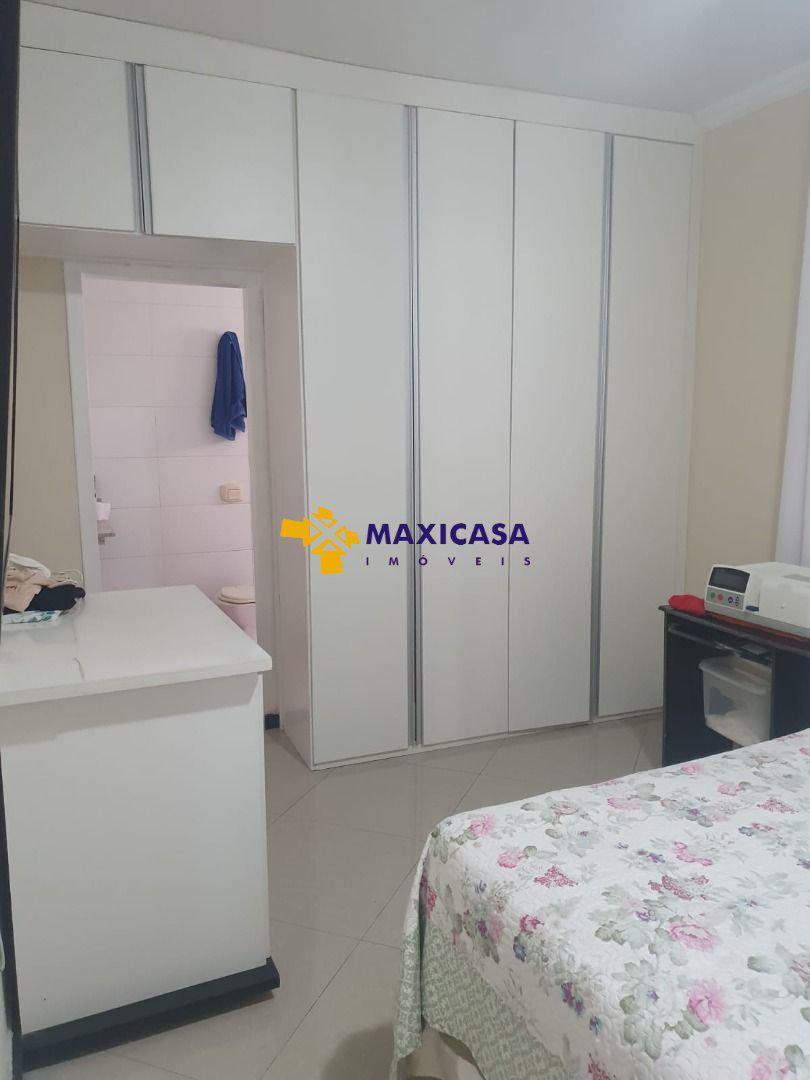 Casa, Trevo, 3 Quartos, 6 Vagas, 1 Suíte