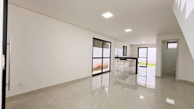 Casa, Santa Branca, 3 Quartos, 2 Vagas, 1 Suíte