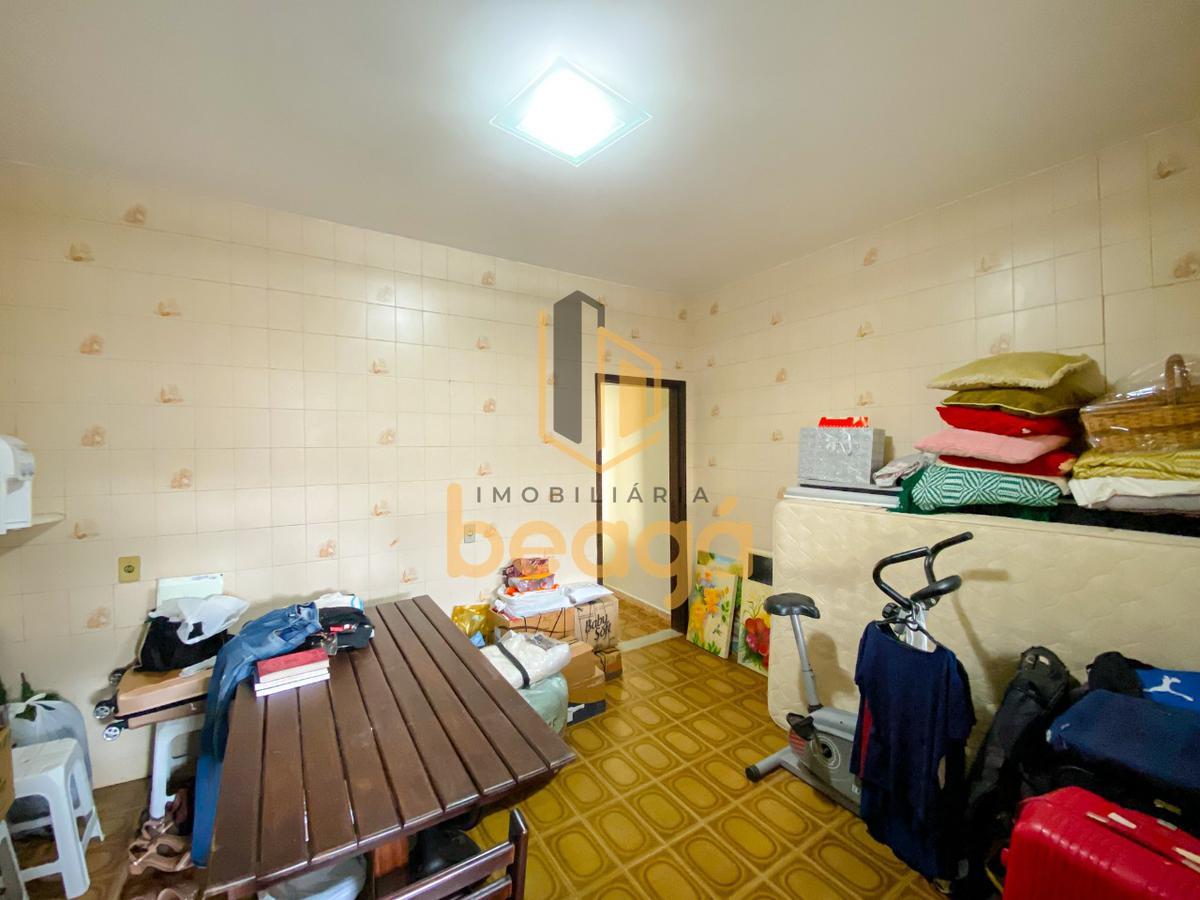 Casa, Parque Turistas, 3 Quartos, 8 Vagas, 2 Suítes