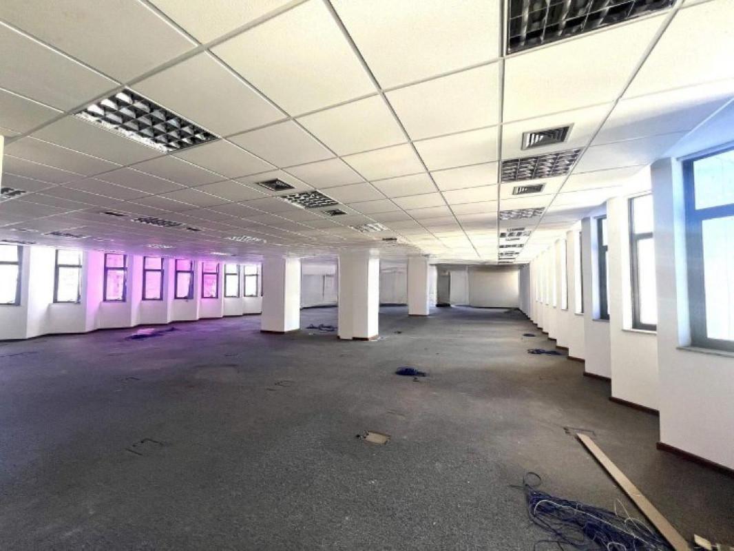 Prédio, Coração de Jesus, 0 Quarto, 80 Vagas