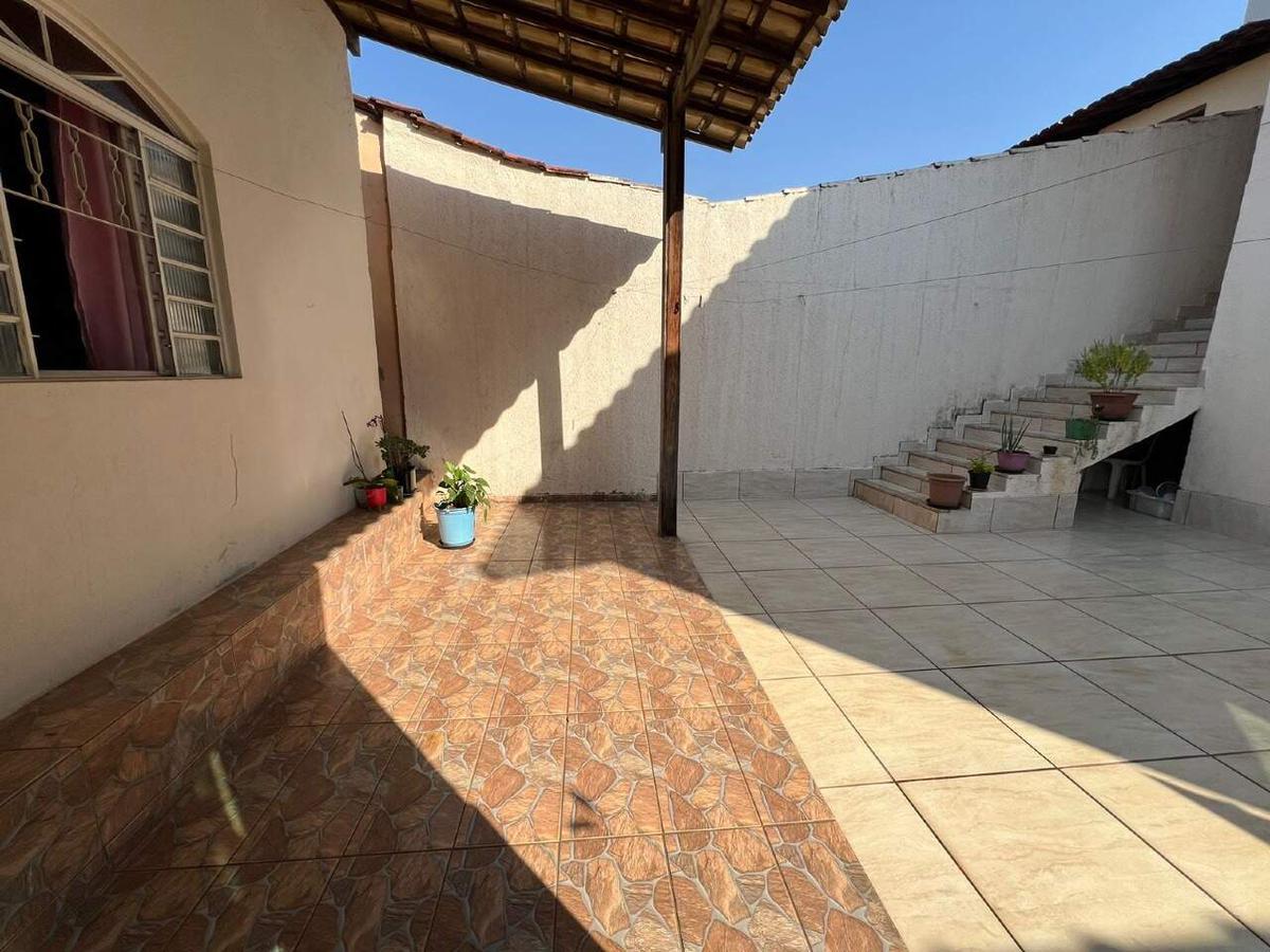 Casa, Teixeira Dias, 4 Quartos, 2 Vagas, 1 Suíte