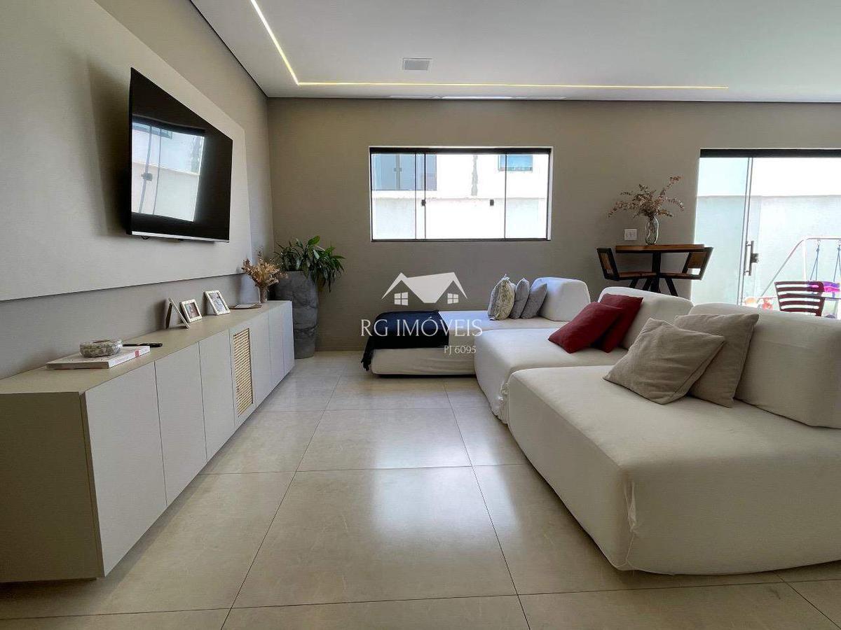 Casa, Santa Helena (barreiro), 3 Quartos, 2 Vagas, 1 Suíte