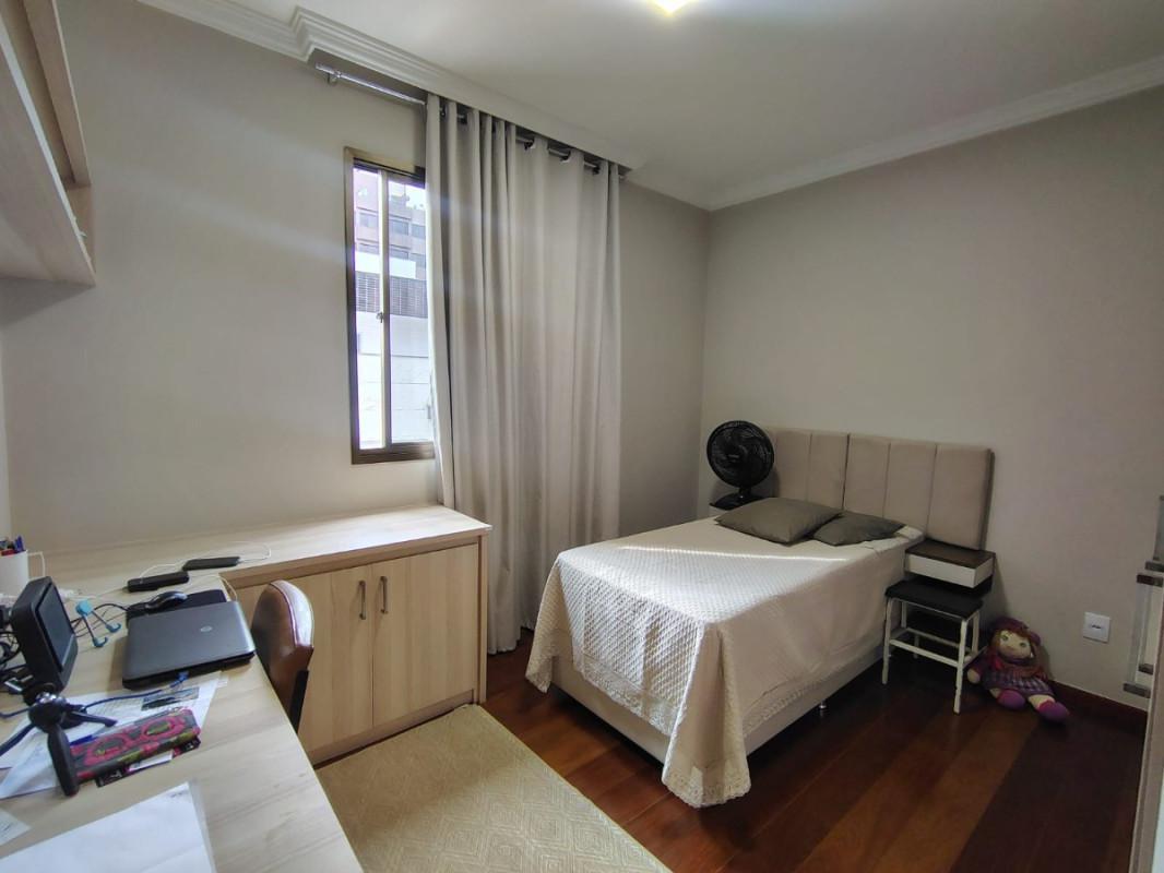 Apartamento, Barreiro, 4 Quartos, 2 Vagas, 1 Suíte