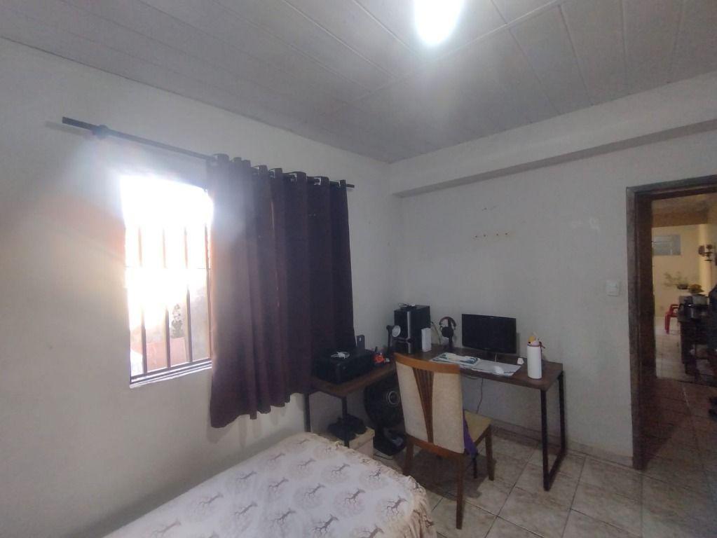 Casa, Centro, 4 Quartos, 2 Vagas, 1 Suíte