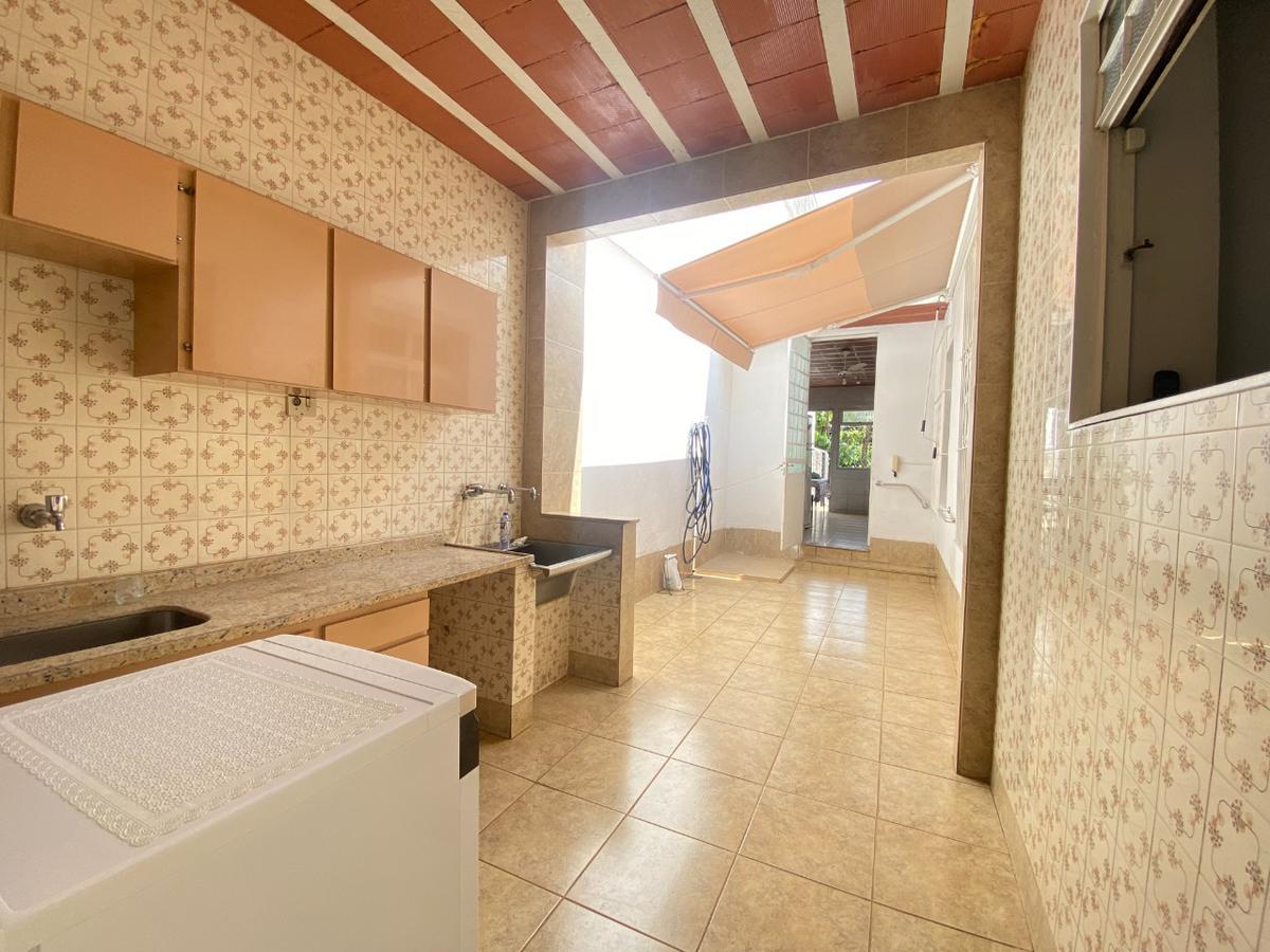 Casa, Carlos Prates, 4 Quartos, 0 Vaga, 1 Suíte