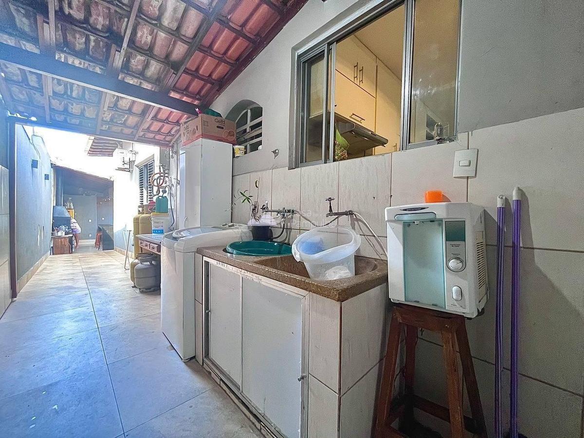 Casa, Santa Branca, 3 Quartos, 4 Vagas, 1 Suíte