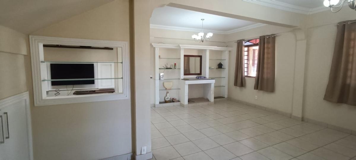 Casa, Casa Amarela, 5 Quartos, 40 Vagas, 5 Suítes