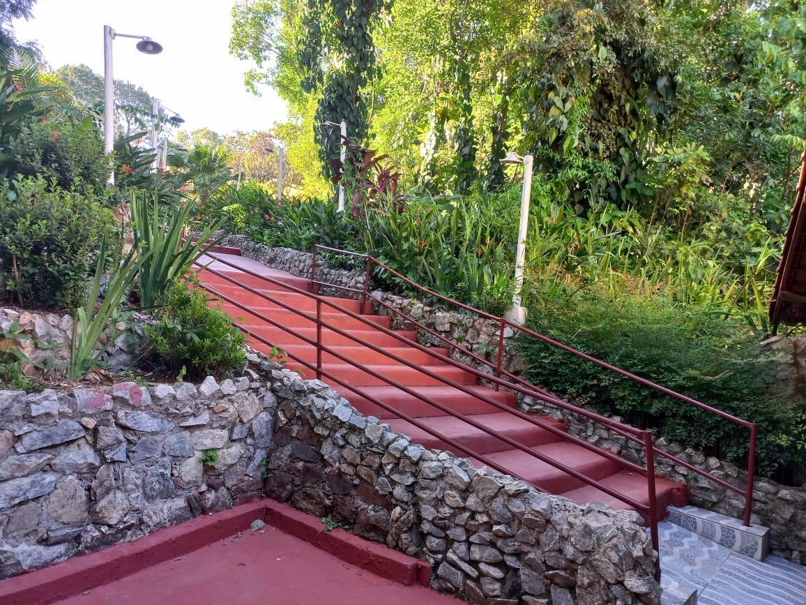 Hotel, Bandeirinhas, 12 Quartos, 100 Vagas