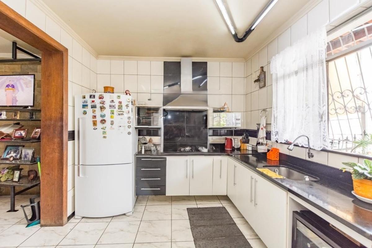Casa, João Pinheiro, 5 Quartos, 4 Vagas, 1 Suíte