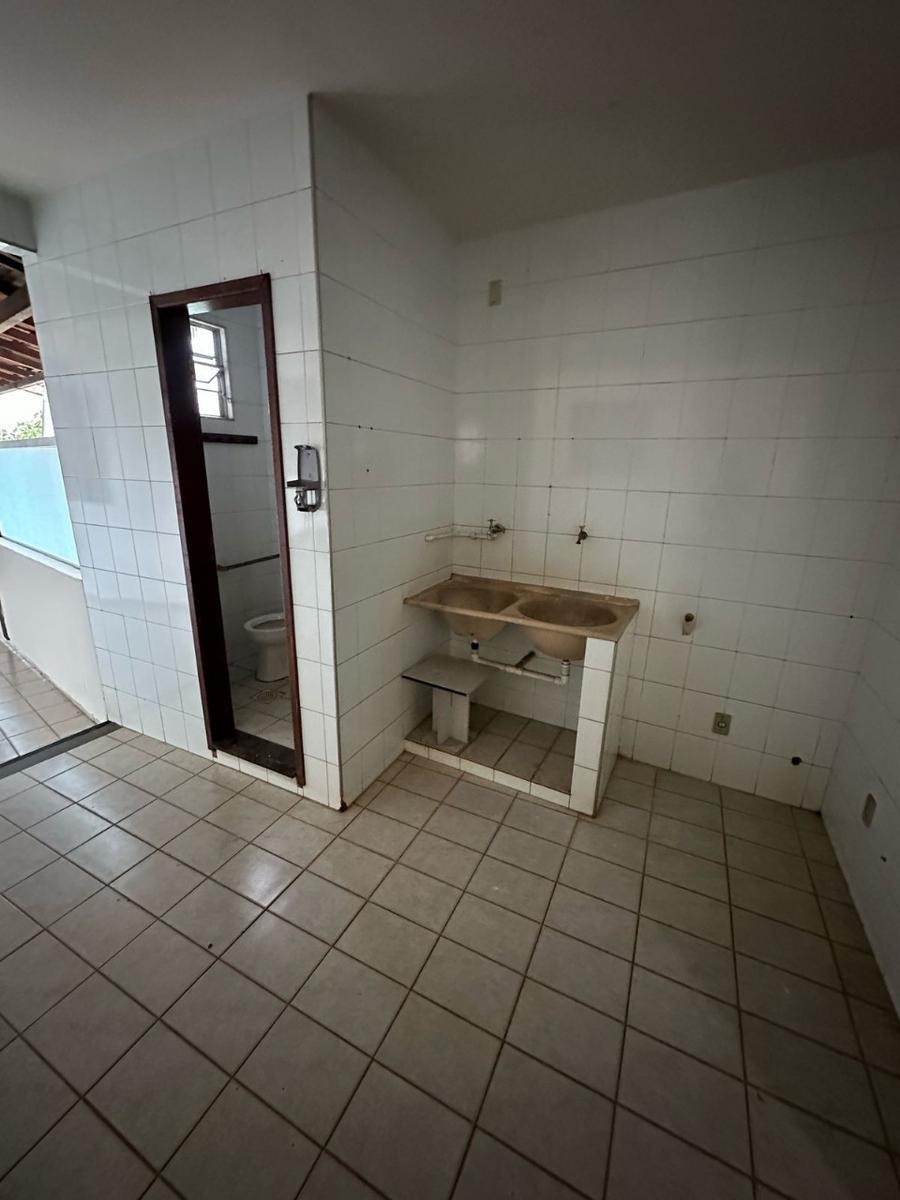 Casa, Centro, 4 Quartos, 0 Vaga