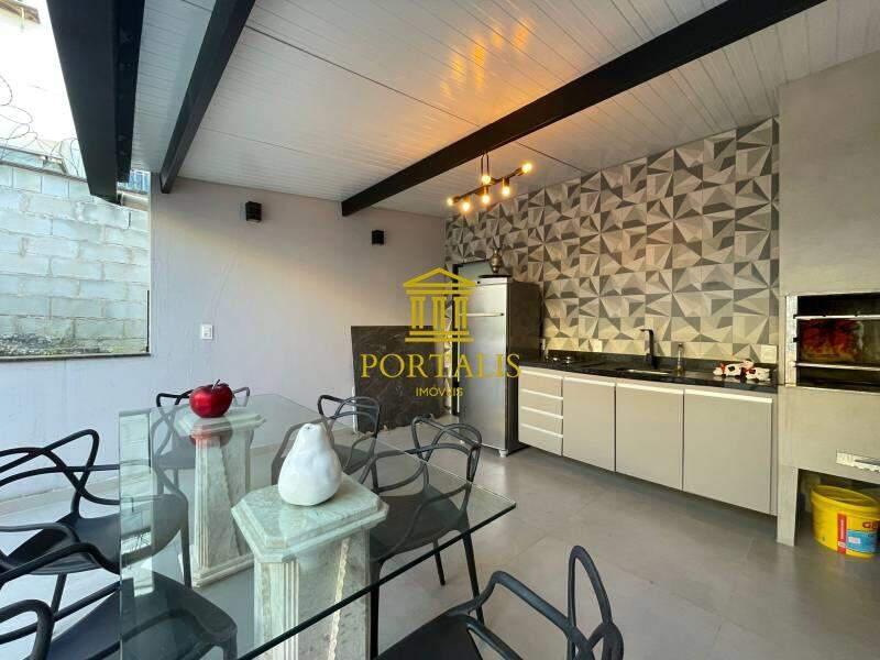 Casa, Santa Efigênia, 3 Quartos, 2 Vagas, 1 Suíte