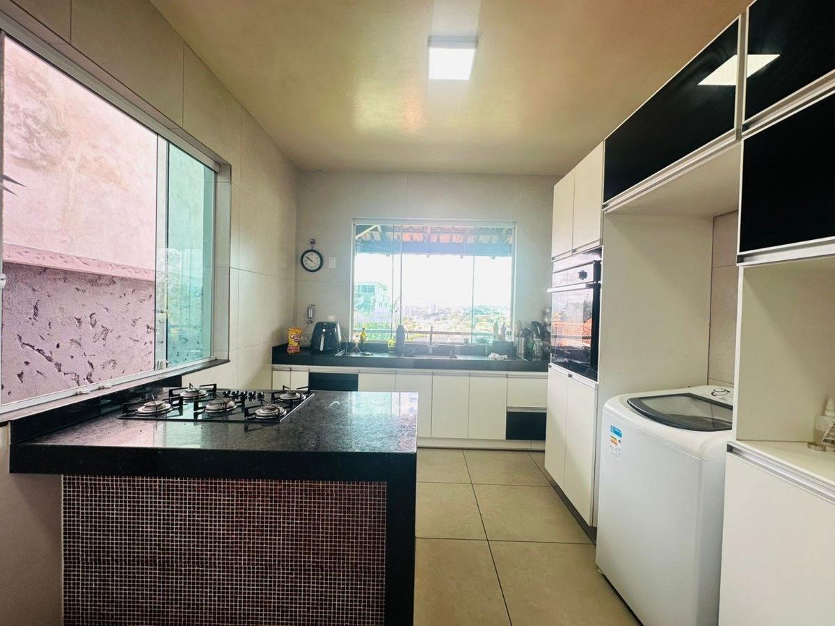 Casa, Santa Mônica, 2 Quartos, 4 Vagas, 1 Suíte