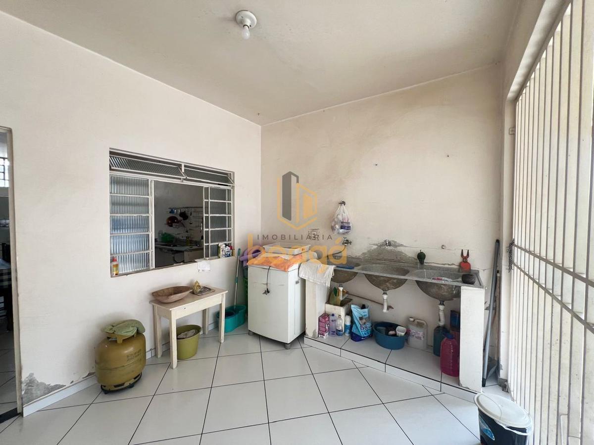 Casa, Parque Turistas, 3 Quartos, 2 Vagas, 1 Suíte