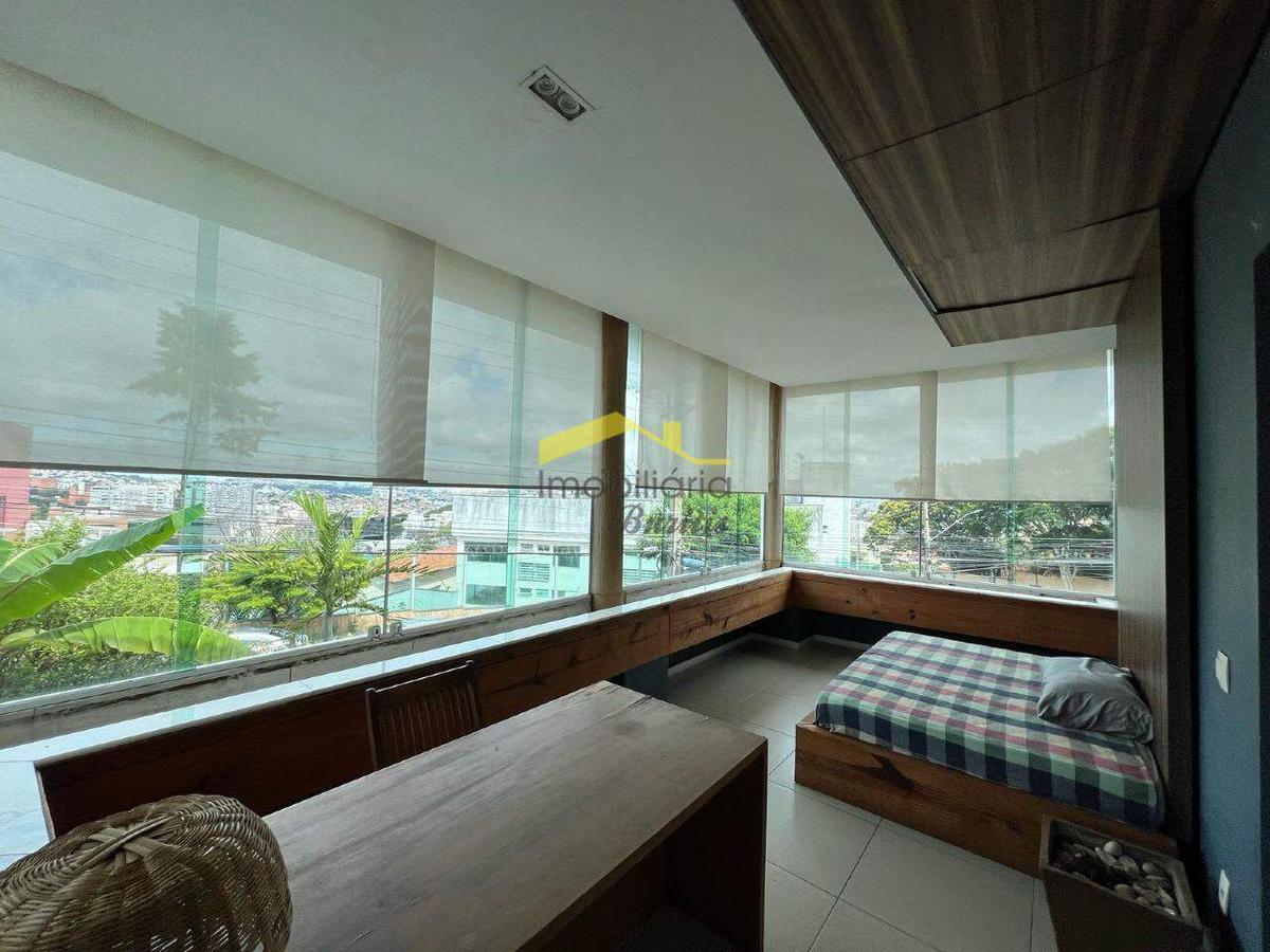 Casa, Estoril, 3 Quartos, 6 Vagas, 1 Suíte