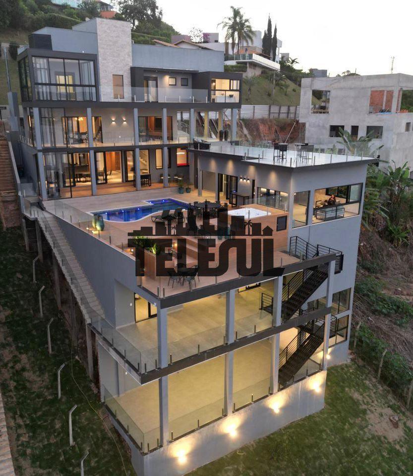 Casa, Centro, 8 Quartos, 0 Vaga, 8 Suítes