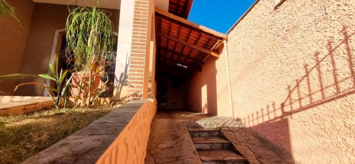 Casa, Santa Inês, 3 Quartos, 2 Vagas, 2 Suítes