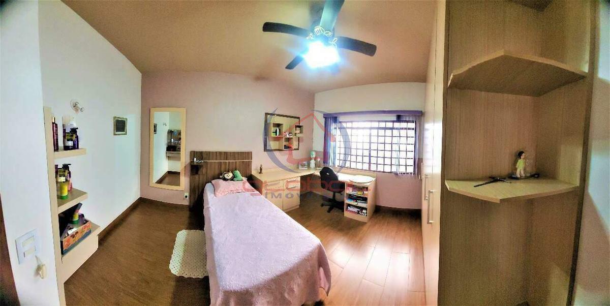 Casa, Castelo, 4 Quartos, 5 Vagas, 1 Suíte