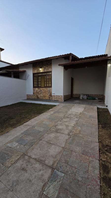 Casa, Castelo, 4 Quartos, 2 Vagas, 1 Suíte