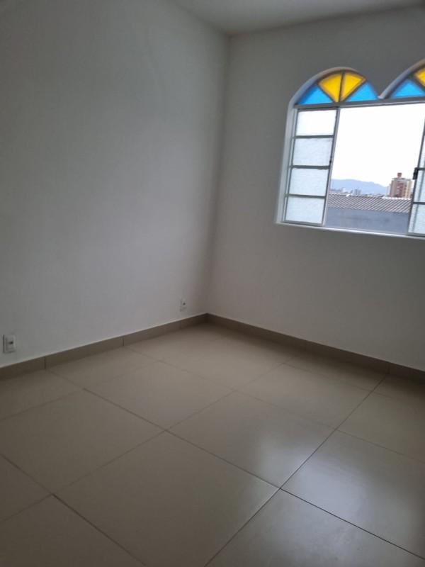 Casa Comercial, Santa Cruz, 2 Quartos, 0 Vaga, 1 Suíte