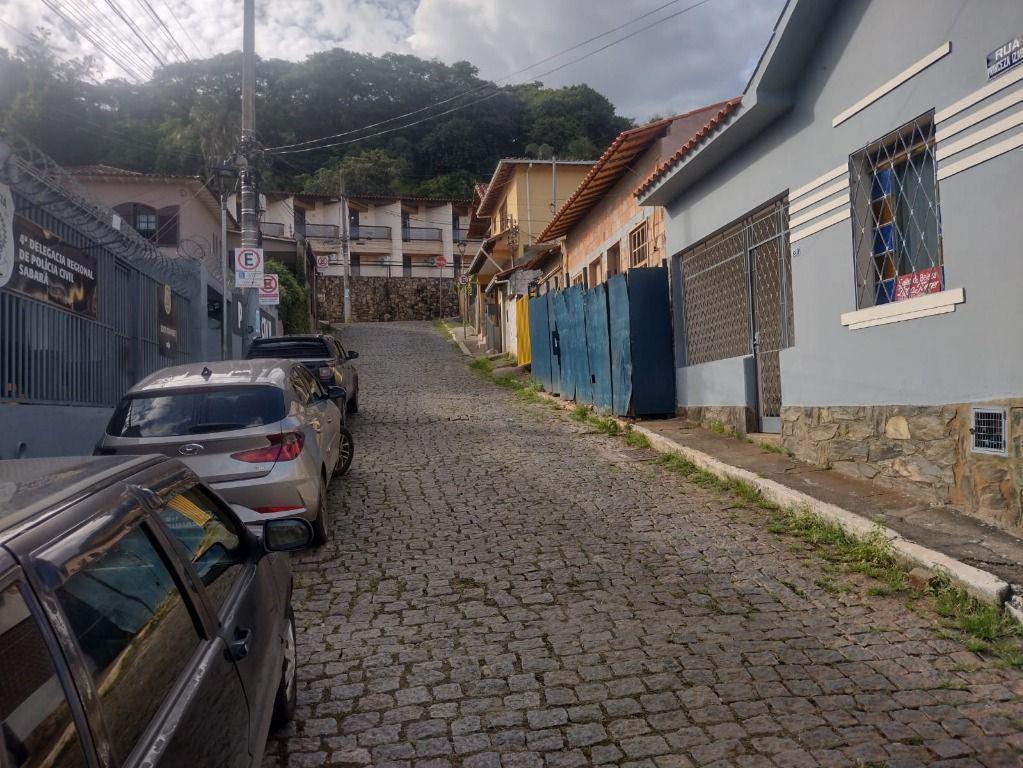 Casa, Centro, 4 Quartos, 2 Vagas, 1 Suíte